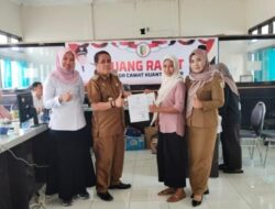 Tinjau pelaksanaan pelayanan keliling Adminduk disdukcapil kuansing, Camat Kuantan Hilir Himbau Masyarakat untuk melengkapi Administrasi kependudukan