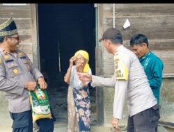 Jum’at Barokah, Polsek Kuantan Hilir Berbagi Sedekah Kepada Keluarga yang Kurang Mampu